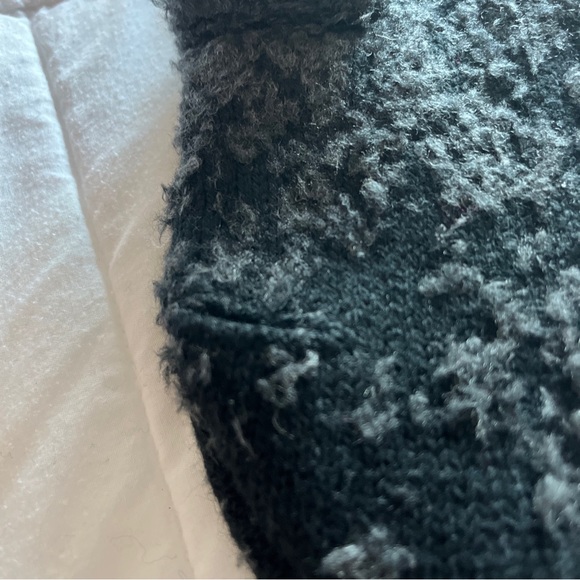 NWT Lululemon Women's Ombre Knit Textured Mittens Black Graphite Grey Size M/L - Picture 3 of 6